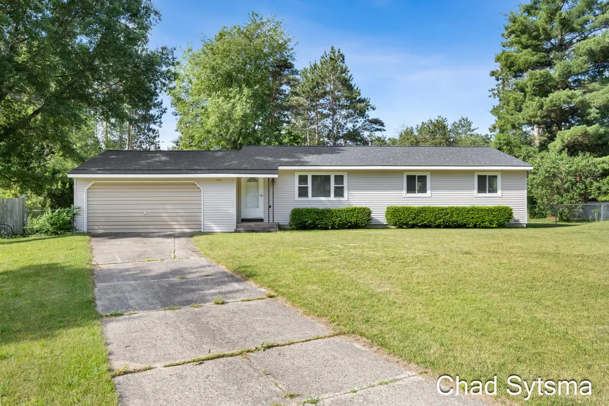 1643 Stonewood Drive Se, Lowell, MI 49331 - #1