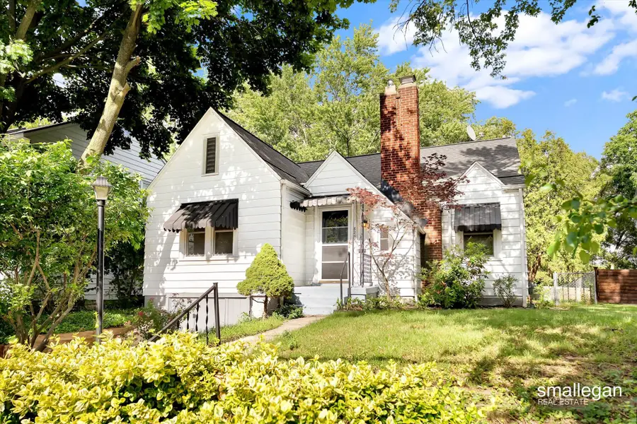 820 Diamond Avenue Ne, Grand Rapids, MI 49503 - #2