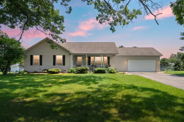 53439 Rolling Meadow Boulevard, Paw Paw, MI 49079