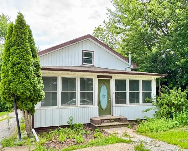 210 E Ash Street, Three Oaks, MI 49128