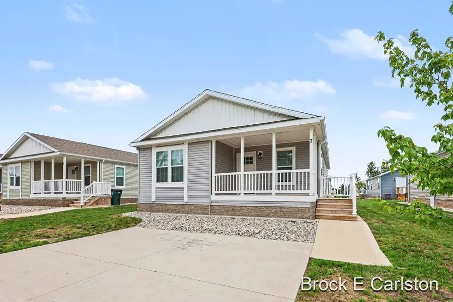 1283 E Ellis Road #7, Norton Shores, MI 49441 - #2