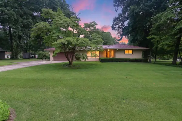 26384 Sweetbriar Street, Edwardsburg, MI 49112