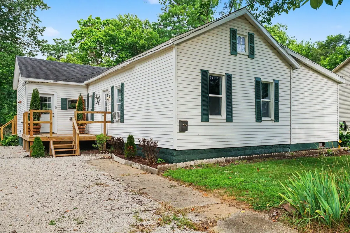 212 S Lowe Street, Dowagiac, MI 49047 - #1