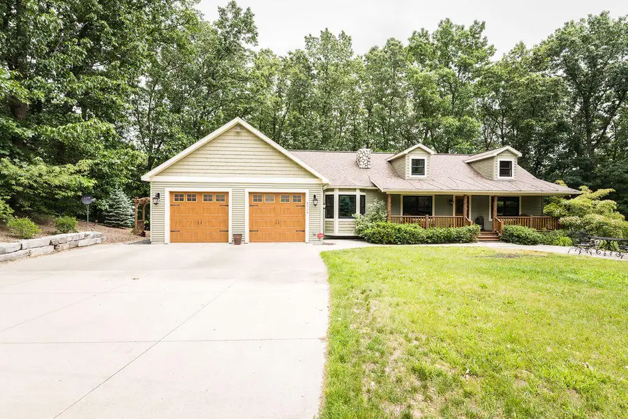 8319 Pine Island Drive Ne, Comstock Park, MI 49321 - #2