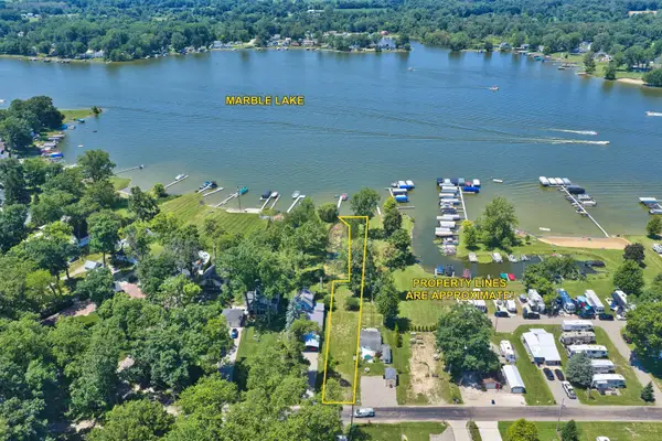 196 Wildwood Beach Road, Quincy, MI 49082