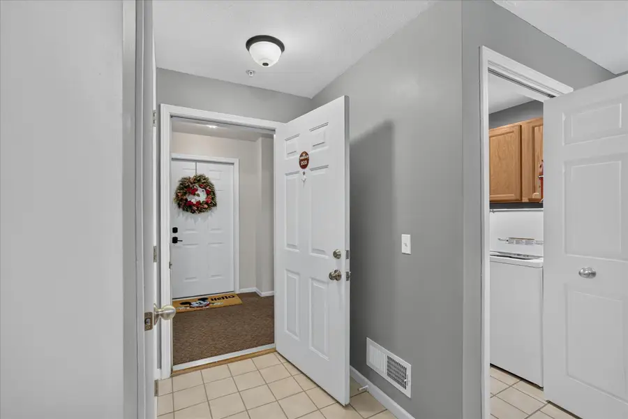 609 Curzon Court #203, Howell, MI 48843 - #3