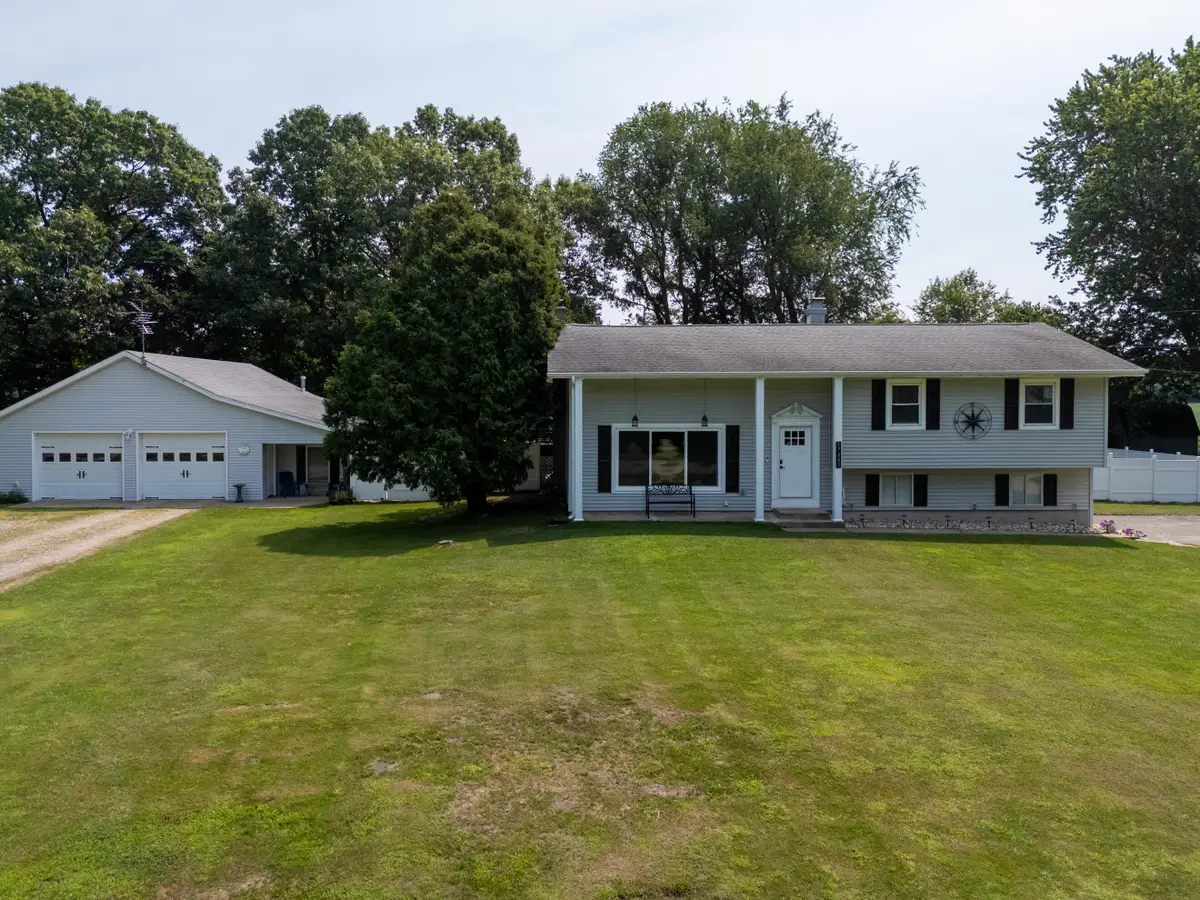 57089 Linda Avenue, Three Rivers, MI 49093 - #1