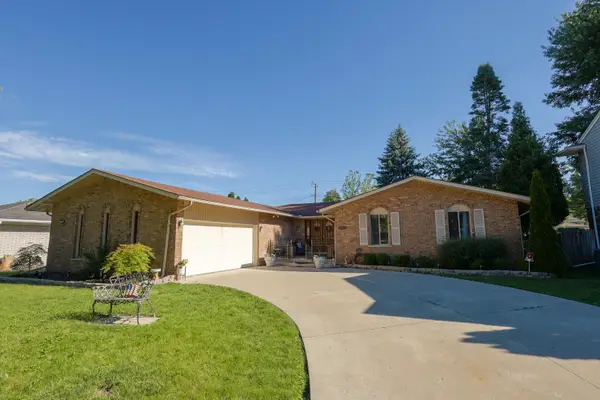 23355 Robert John Street, Saint Clair Shores, MI 48080