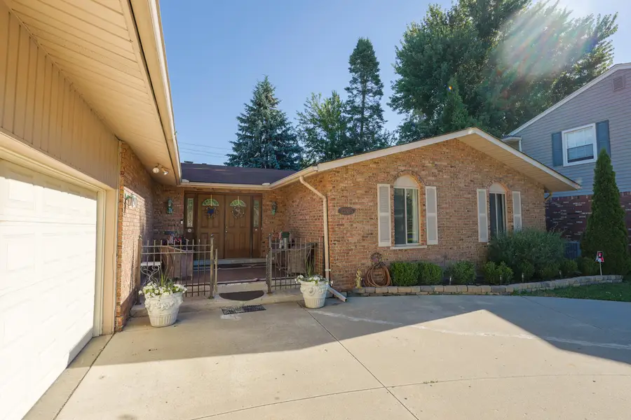 23355 Robert John Street, Saint Clair Shores, MI 48080 - #2