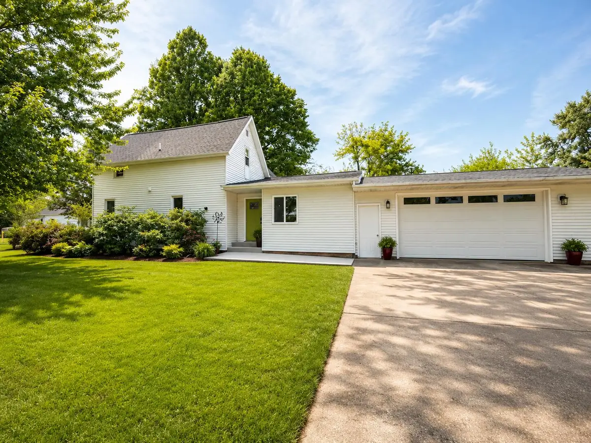 211 E Sycamore Street, Three Oaks, MI 49128 - #1