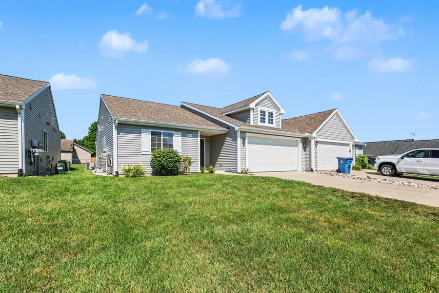 1010 W Villas Drive, Vicksburg, MI 49097 - #2