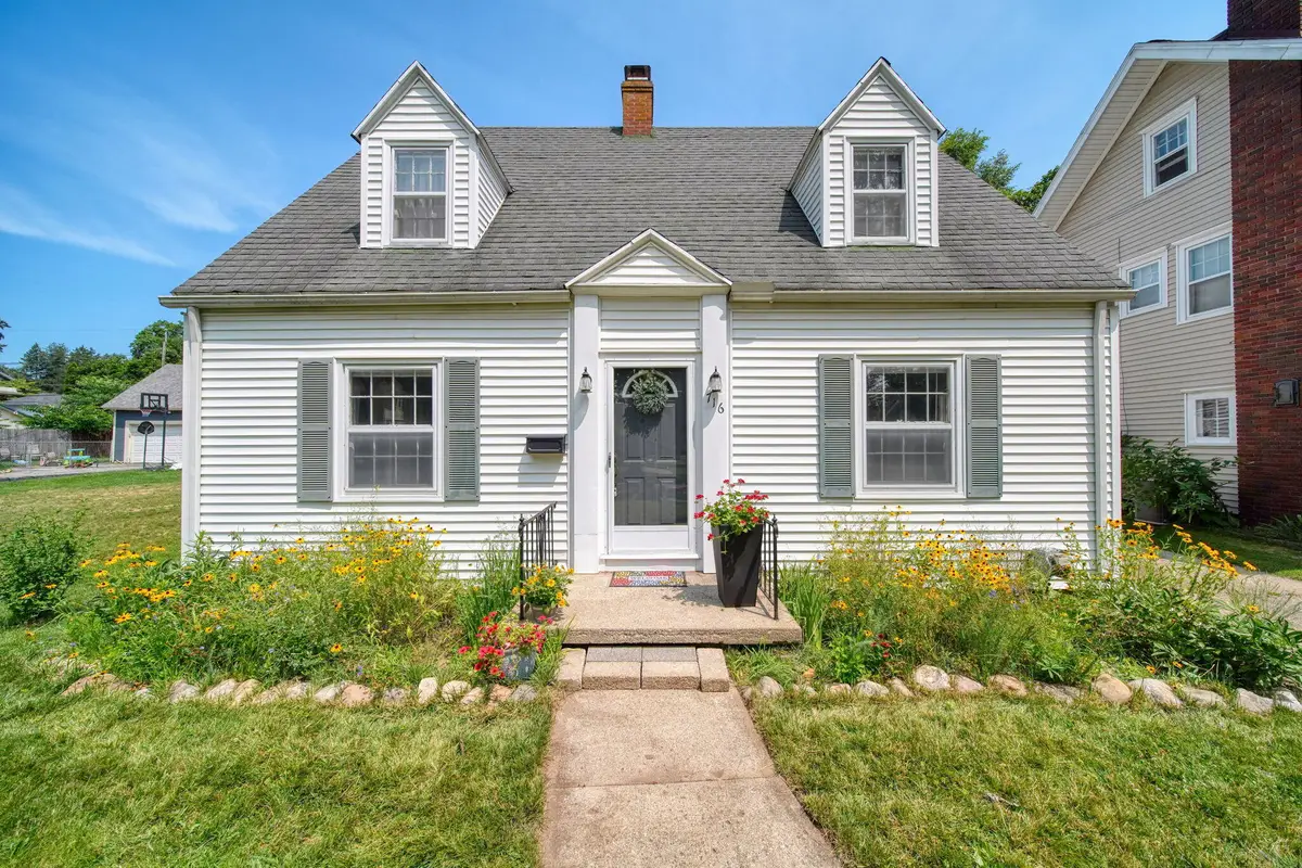 716 Woodfield Drive, Jackson, MI 49203 - #1