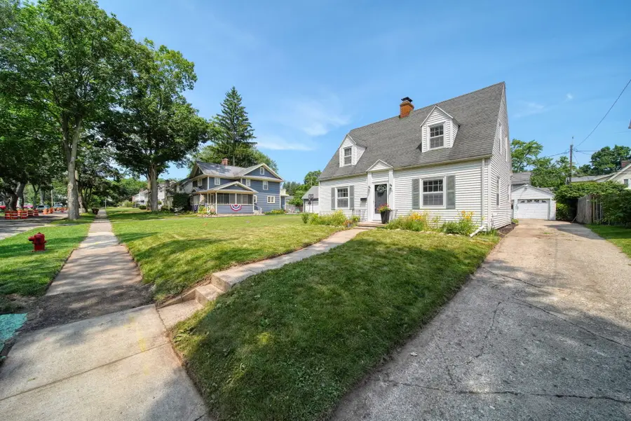 716 Woodfield Drive, Jackson, MI 49203 - #3