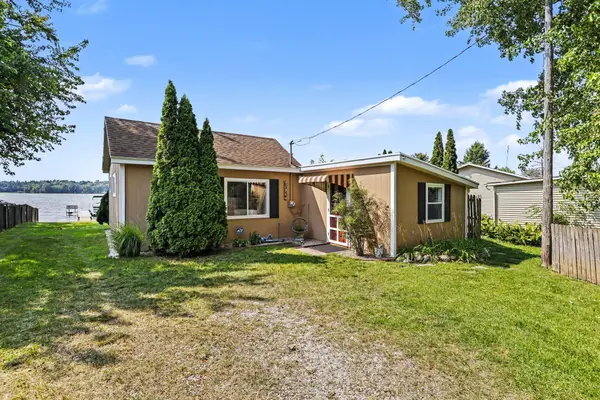68695 Lake Court, Edwardsburg, MI 49112