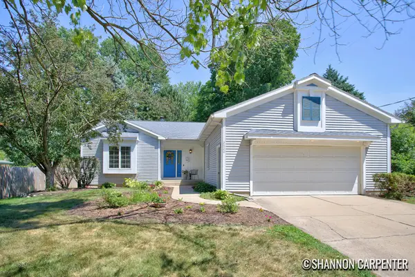 2620 Riverside Drive Ne, Grand Rapids, MI 49505