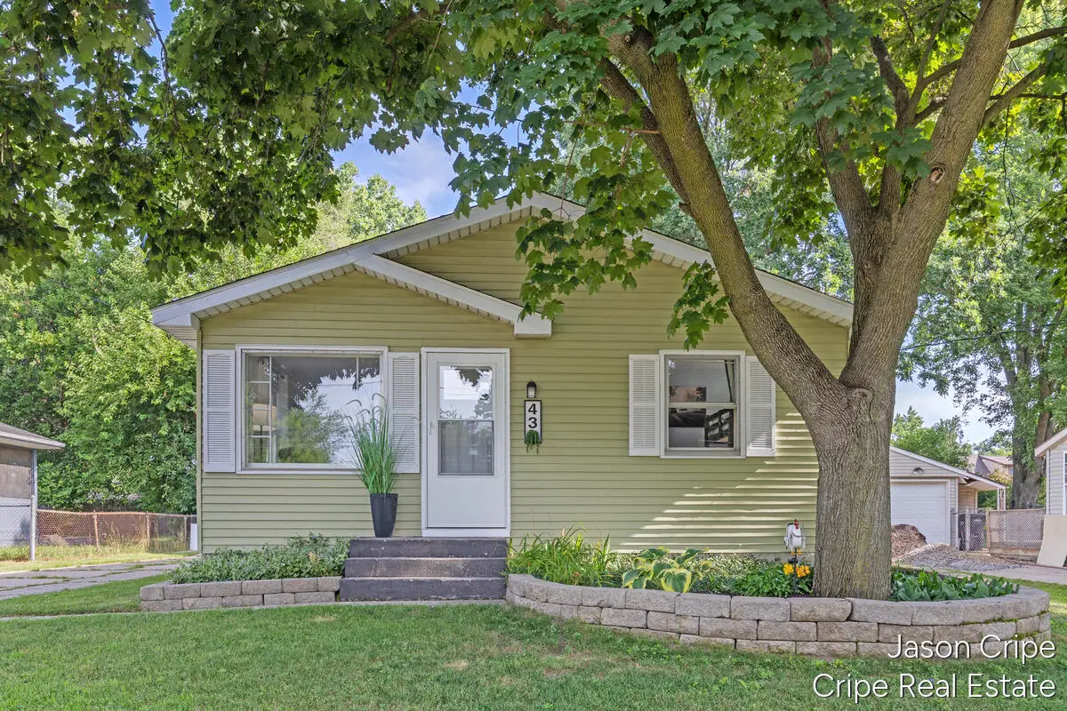 43 35th Street Se, Wyoming, MI 49548 - #1