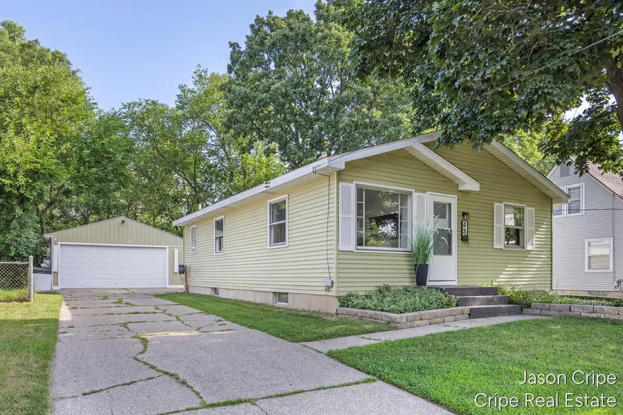 43 35th Street Se, Wyoming, MI 49548 - #2