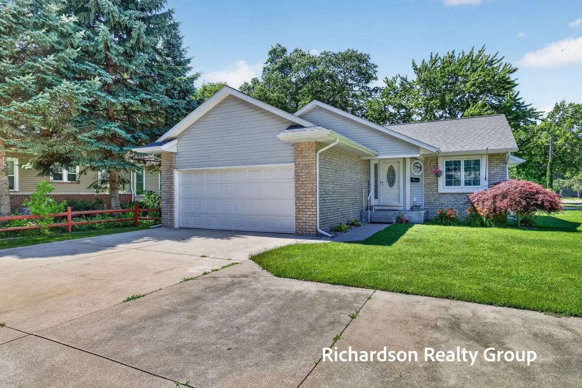 405 Douglas Street, Muskegon, MI 49445 - #1