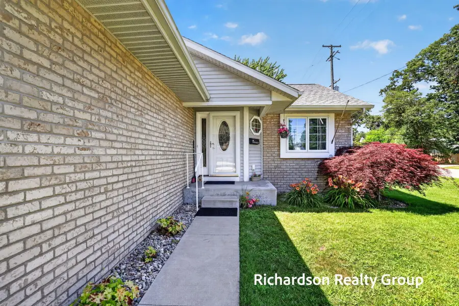 405 Douglas Street, Muskegon, MI 49445 - #3