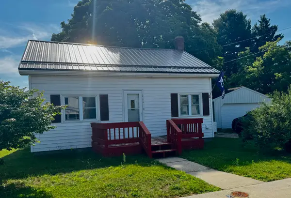 111 S Hemlock Street, Evart, MI 49631