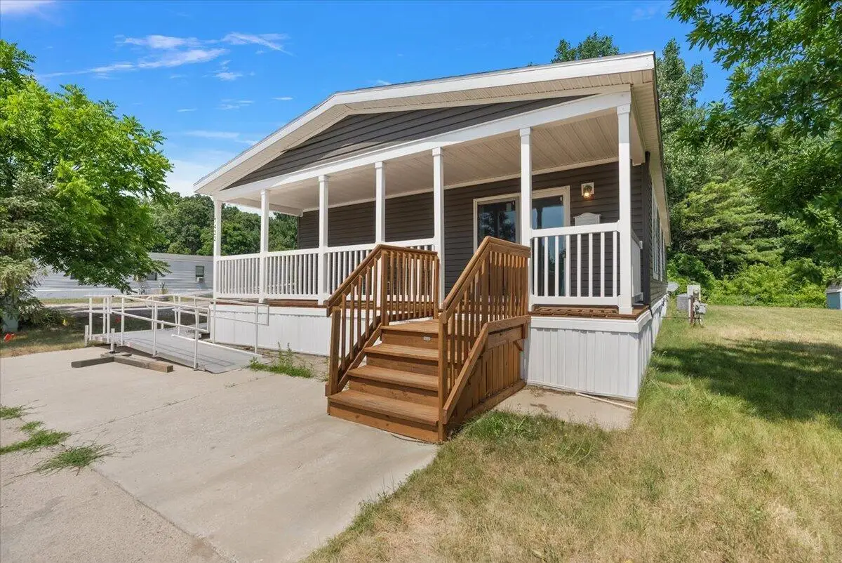 7422 Woods Edge Drive Ne, Belmont, MI 49306 - #1