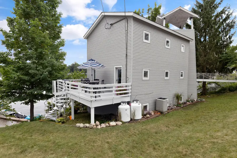 15657 Lakeview Drive, Buchanan, MI 49107 - #2