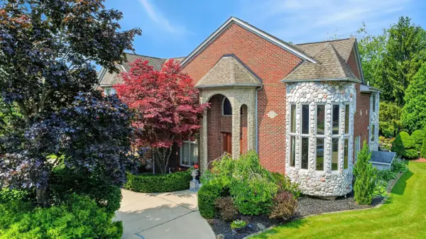 833 Lakewood Drive, Rochester Hills, MI 48309