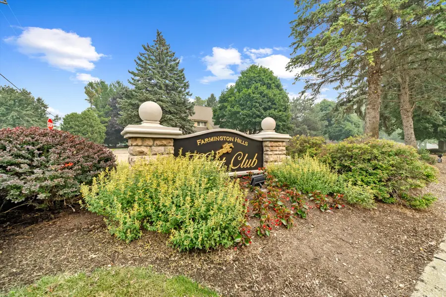 25872 Hunt Club Boulevard, Farmington, MI 48335 - #3