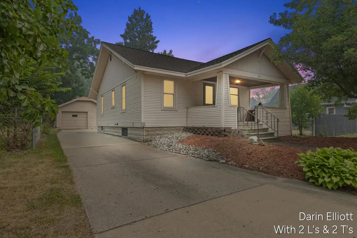 910 W Lincoln Avenue, Ionia, MI 48846 - #1