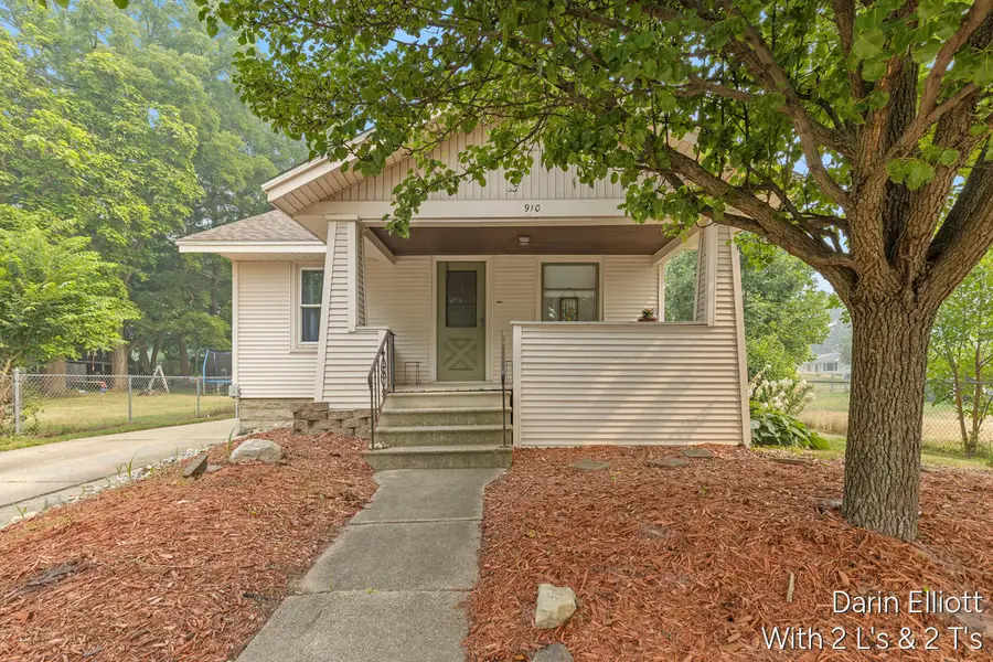 910 W Lincoln Avenue, Ionia, MI 48846 - #2