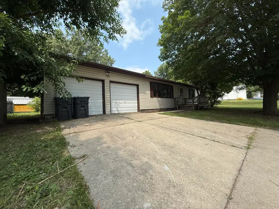 502 Clark Street, Buchanan, MI 49107 - #2