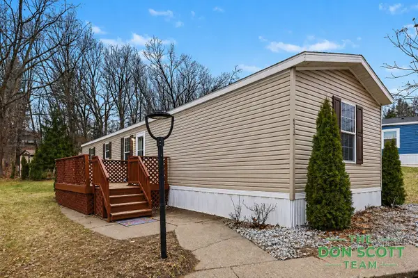 6913 Sandwood Street Ne, Rockford, MI 49341