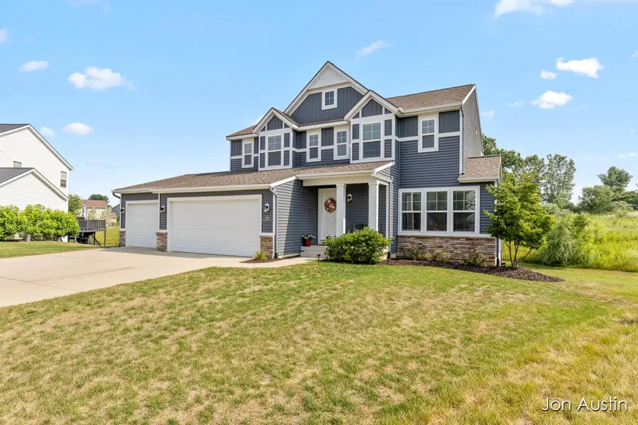 2929 E Morgan Trail Ne, Rockford, MI 49341 - #2