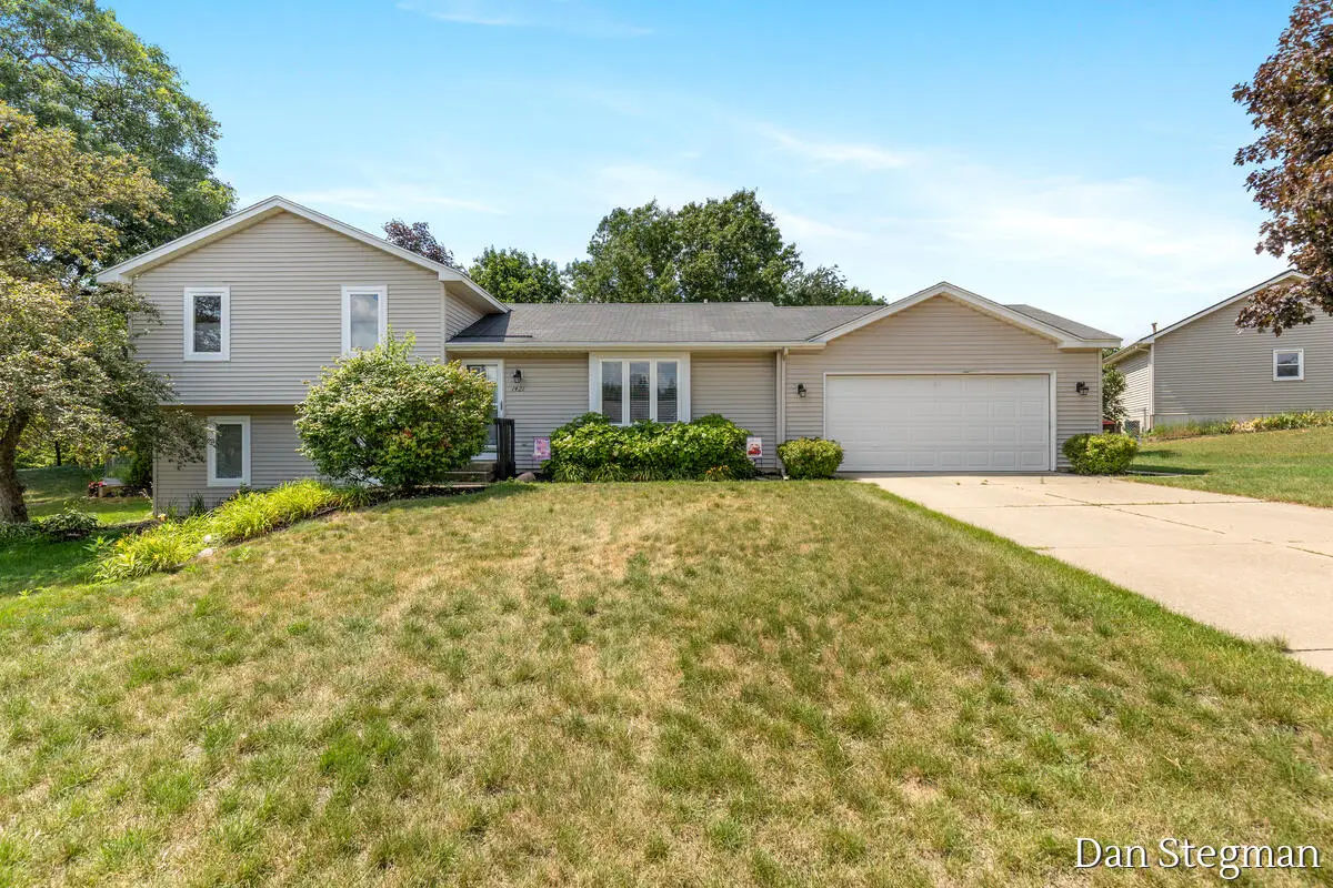 1421 Hollow Ridge Drive Ne, Rockford, MI 49341 - #1