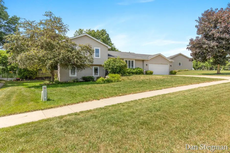 1421 Hollow Ridge Drive Ne, Rockford, MI 49341 - #2