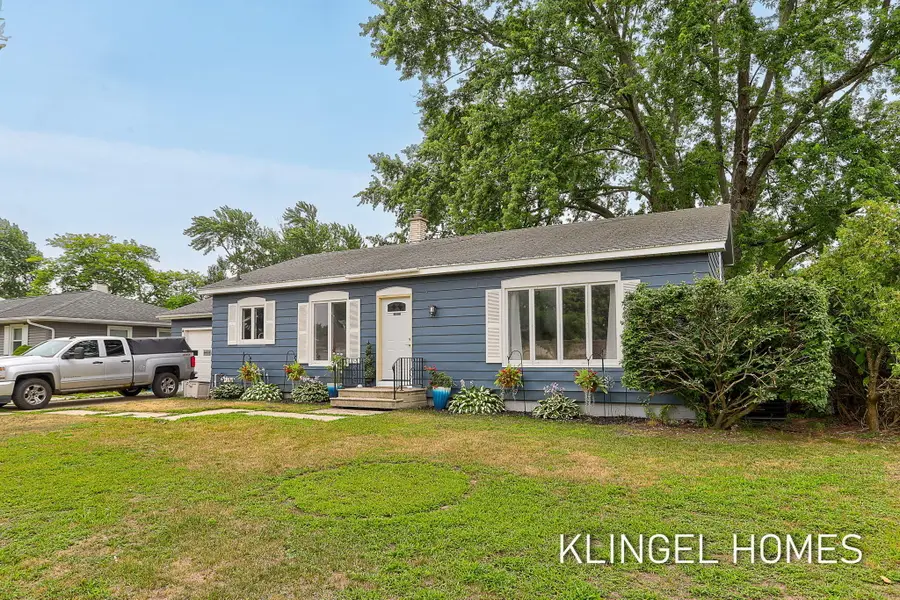 1144 Oakes Avenue, Grand Haven, MI 49417 - #2