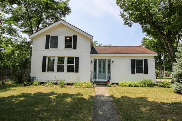 422 Maple Street, Three Rivers, MI 49093
