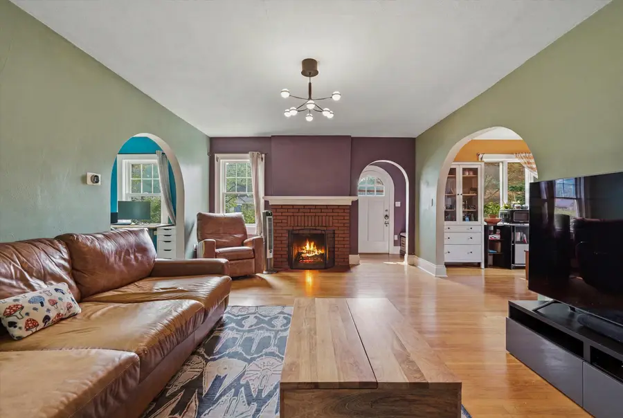 325 Hilldale Drive, Ann Arbor, MI 48105 - #3