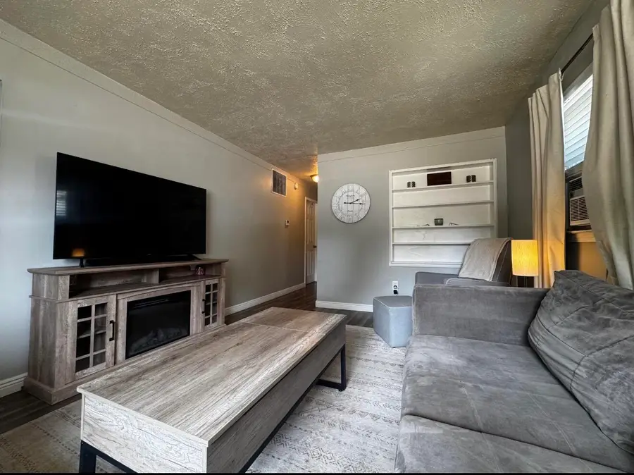 20889 E Ridgemont Road, Harper Woods, MI 48225 - #3