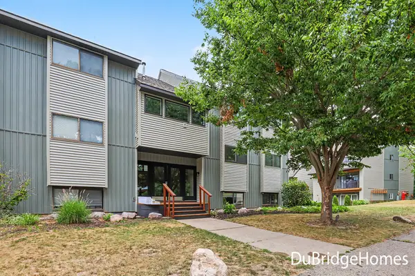6711 Boca Vista Drive Ne #102, Rockford, MI 49341