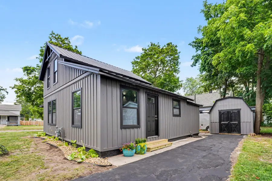 216 W Cushman Street, Three Rivers, MI 49093 - #2