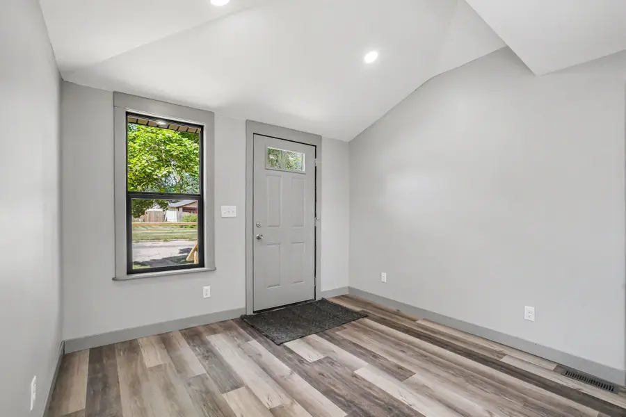 216 W Cushman Street, Three Rivers, MI 49093 - #3