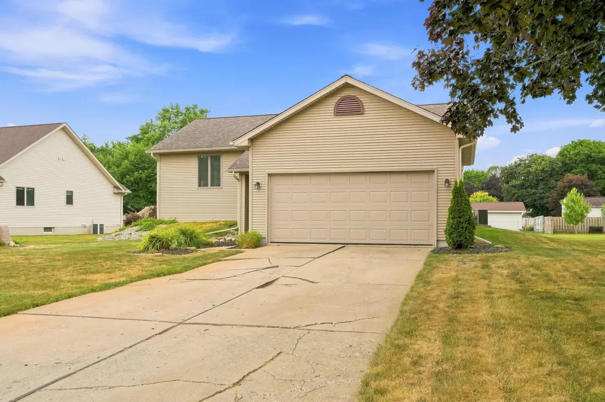6108 Thorncliff Drive, Swartz Creek, MI 48473 - #1