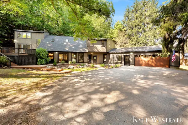 6093 Ridgeview Drive, Norton Shores, MI 49441