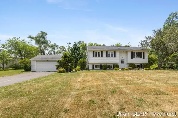 10015 Oneida, Grand Ledge, MI 48837