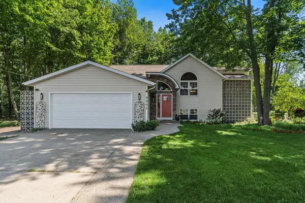 6806 Wiley Road, Douglas, MI 49406