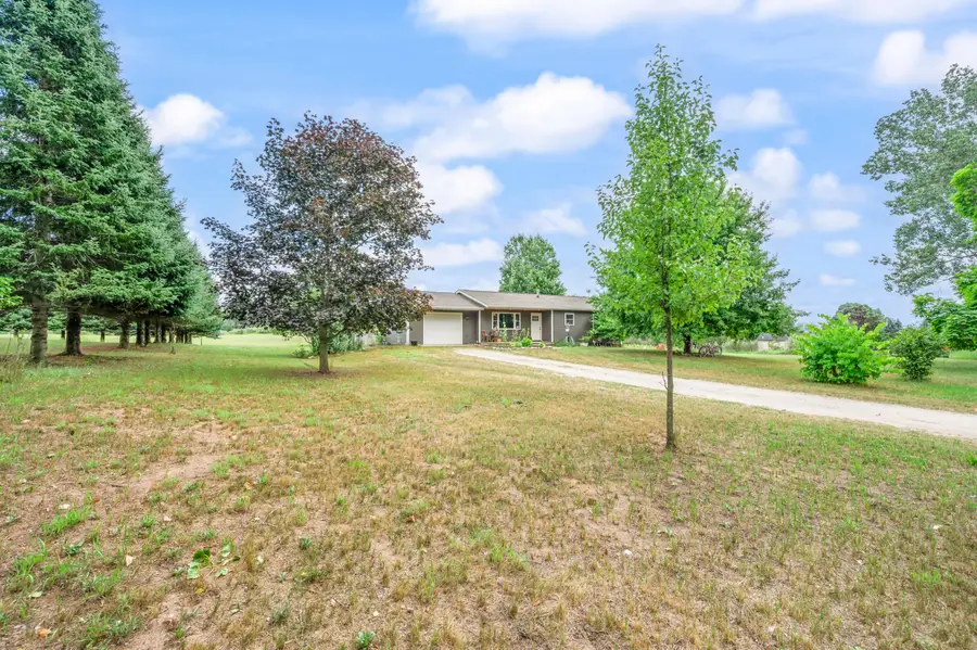 23886 Newcosta Avenue, Paris, MI 49338 - #3