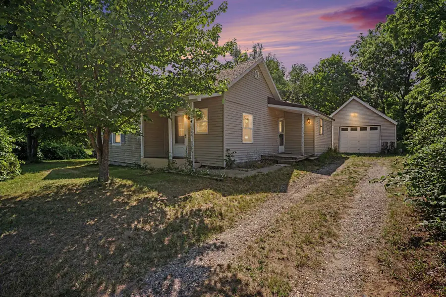 34 E Washington Street, Newaygo, MI 49337 - #2