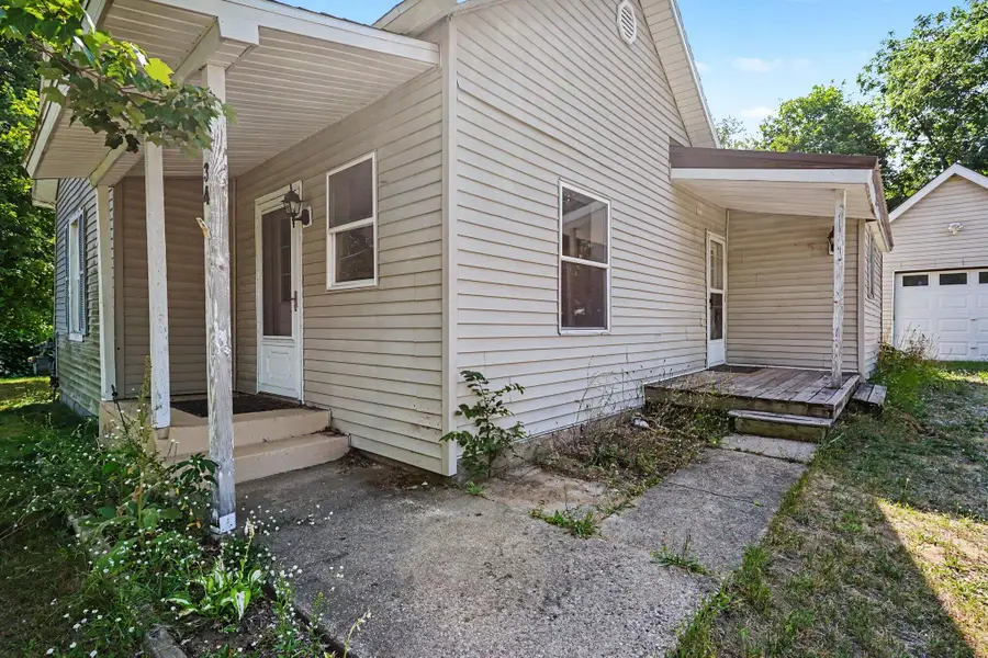 34 E Washington Street, Newaygo, MI 49337 - #3