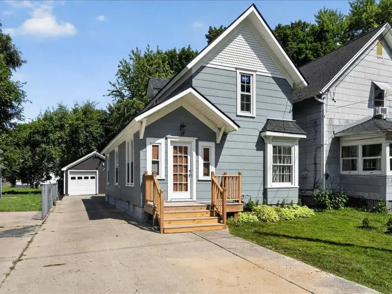 213 N Pleasant Street, Jackson, MI 49202 - #1